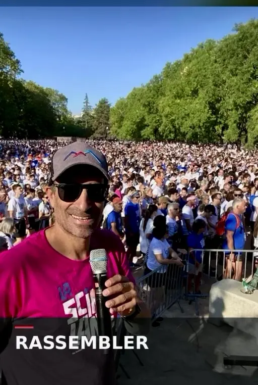 Extrait du montage vidéo : Julien Huët au micro à Versailles
